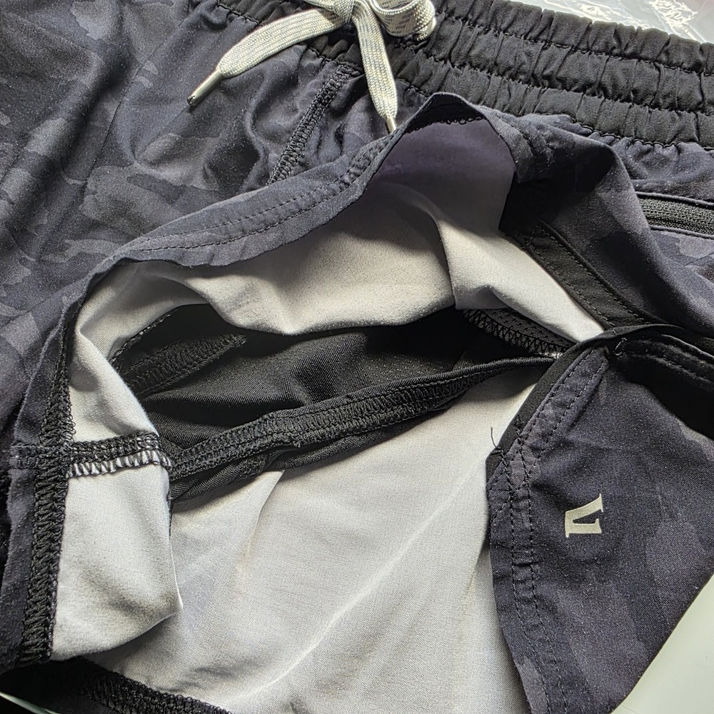 Vuori Shorts Womens Sm Clementine Black Gray Camo Lined Running Jogging Workout - Picture 5 of 6